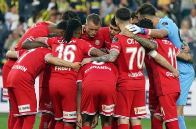 Antalyaspor 8 futbolcu ile yollarını ayırdığını açıkladı