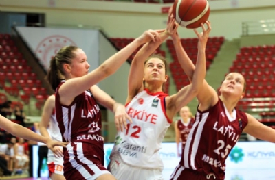 18 Yaş Altı Kız Basketbol Milli Takımı, Letonya’yı mağlup etti
