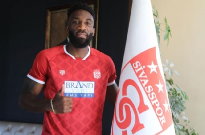Aaron Appindangoye ile 1 yıl daha
