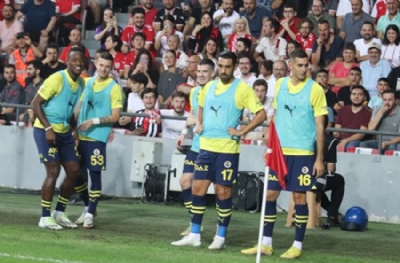 Samsunspor - Fenerbahçe maçında sahaya fare girdi