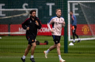 van de Beek'le diz dize