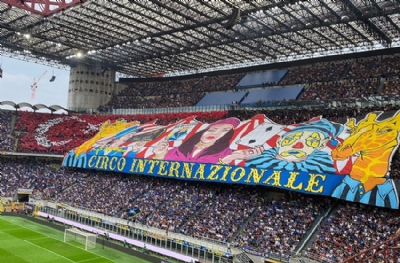 Inter-Milan derbisinde Türk bayraklı koreografi
