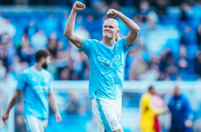 Manchester City, 10 kişiyle kazandı