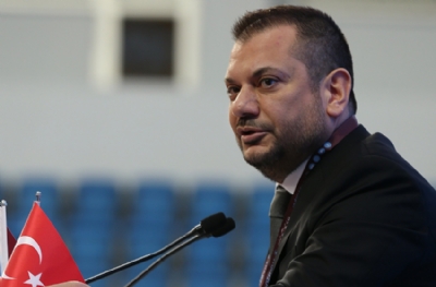 Ertuğrul Doğan'a Kılıç hediyesi