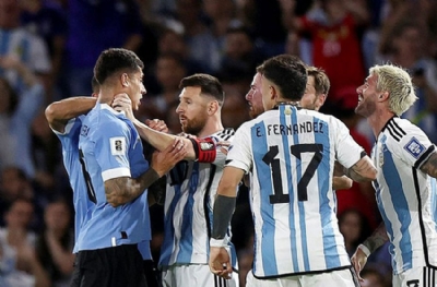 Arjantin-Uruguay maçında olay çıktı! Messi kavgaya karıştı