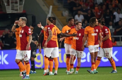 Galatasaray tur için sahaya çıkıyor