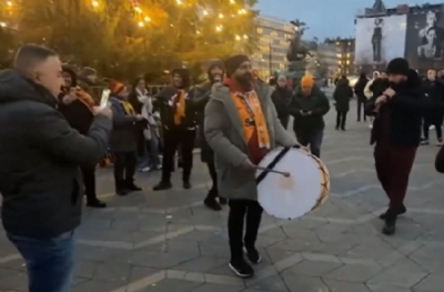 Kopenhag davullarla coşuyor! Galatasaraylılar soğuk Danimarka'yı ısıtıyor 