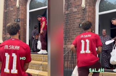 Mohammed Salah ev ev dolaştı, hediye dağıttı!