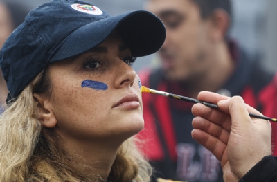 Türk kadını Arabistan'da Fenerbahçe-Galatasaray derbisini böyle izleyebilir