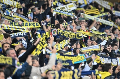 Fenerbahçe taraftarı, Avrupa Ligi maçında bile İstiklal Marşı'nı söyledi