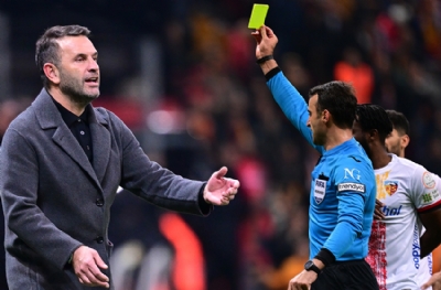 Okan Buruk sarı kart gördü