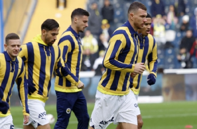 Fenerbahçe ısınmaya nostalji çubukluyla çıktı