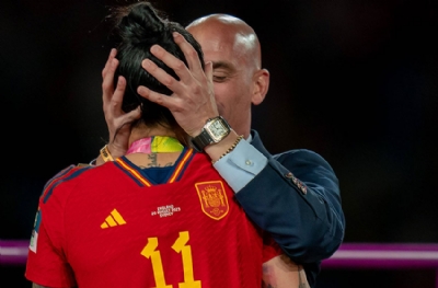 Öpücük başkan yırtamadı! FIFA men cezasını onayladı