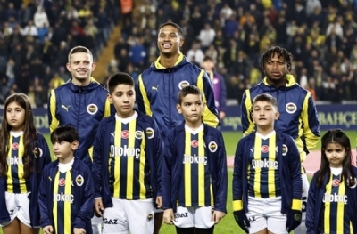 Fenerbahçe'de 3 oyuncu için sözleşme yenileme görüşmeleri başlıyor