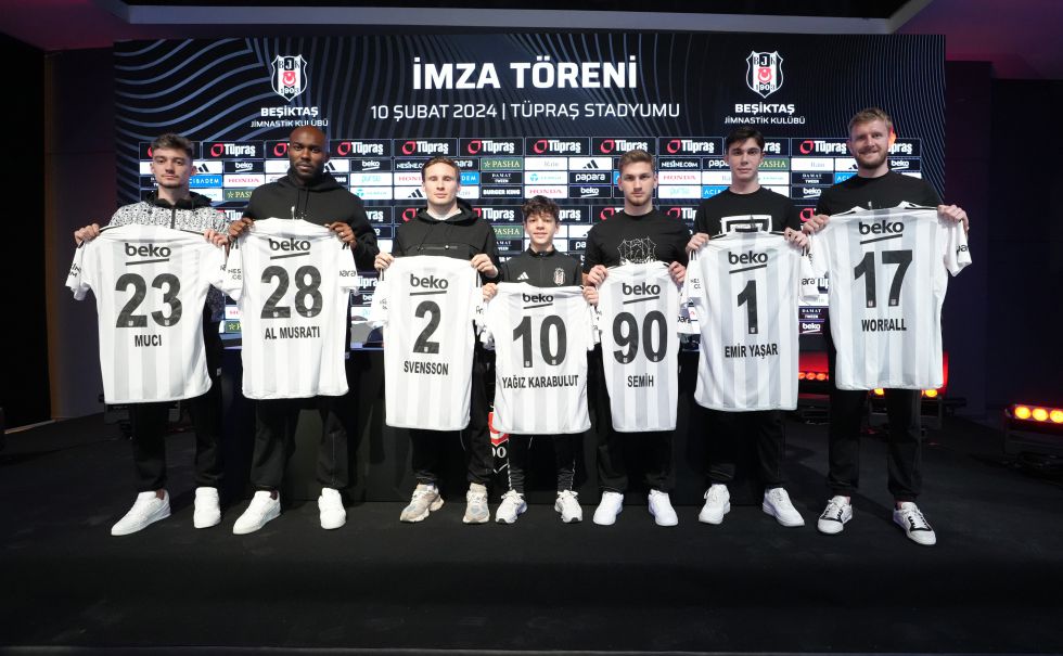 Beşiktaş, Yeni Transferleri Için Imza Töreni Düzenledi