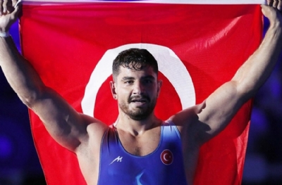 Milli güreşçiler Taha Akgül, Soner Demirtaş ve Feyzullah Aktürk, finale yükseldi