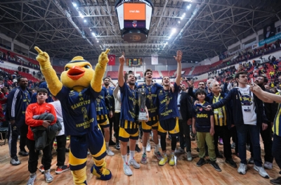 Bakan Bak'tan Fenerbahçe Beko'ya tebrik