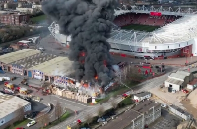 Stadın hemen yanında korkunç çıkan yangın nedeniyle lig maçı ertelendi