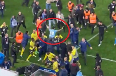 Skandalın içinde açan çiçek! Alnından öperiz delikanlı adam Eren Elmalı  