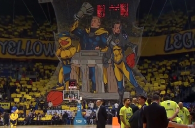 Fenerbahçe tribünlerinden Barcelona maçından önce ilginç koreografi 