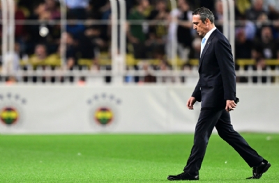 Fenerbahçe taraftarı Saracoğlu'nda sıkıştırdı! Ali Koç'un derin sessizliği dikkat çekti