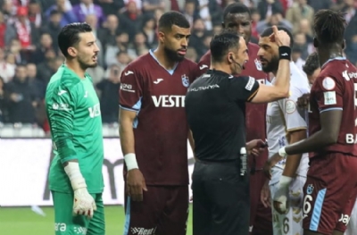 Karadeniz derbisini Trabzonspor kaybetti! Uğurcan'la Gisdol birbirine girdi 