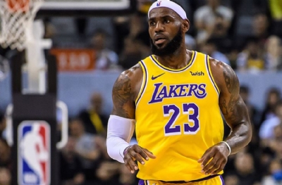 LeBron James ve Anthony Davies'i gömdüler!