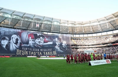 Beşiktaş'ta '19 Mayıs' pankartı