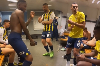 Fenerbahçeli oyuncular soyunma odasında coştu
