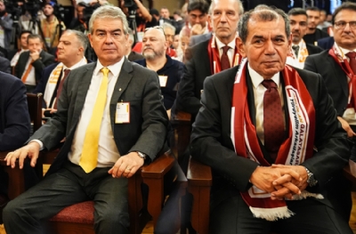 Süheyl Batum sonuçlar açıklanırken Dursun Özbek'i tebrik etti