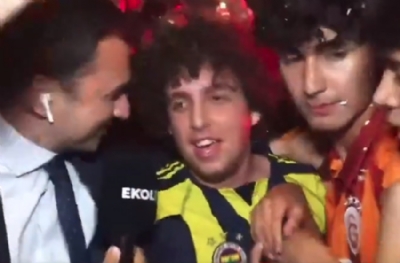 Şampiyonluk kutlamayı unutan Fenerbahçeliler formalarıyla Florya'da kutlamalara katıldı