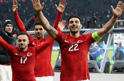 Mourinho'dan, 'Türkiye elensin' duası! Buruk'tan 'önce milli takım' sözleri