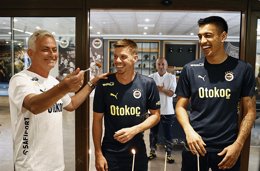 Fenerbahçe'de Miha Zajc ve İrfan Can Eğribayat'a sürpriz kutlama