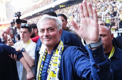 Fenerbahçe Haberi - Mourinhodan transfer açıklaması! “Hiç kimse şampiyon olamaz”