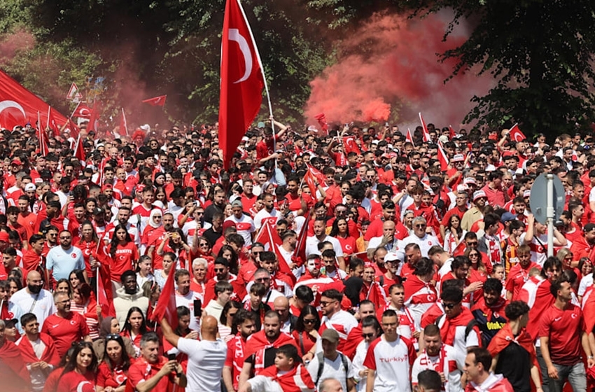  Milli Takım Haberi - Uyumayın da! Türk taraftarları Avusturyalı futbolculara uykuyu haram etti