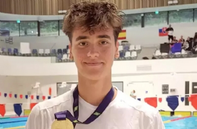 Fenerbahçeli milli yüzücü Kuzey Tunçelli'den altın madalya