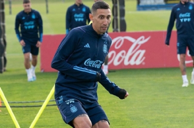 Di Maria'nın önce Rosario'ya sonra Benfica'ya imza attığı iddia edildi