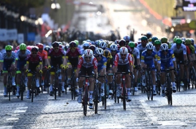Fransa Bisiklet Turu'nun 14. etabını Tadej Pogacar kazandı