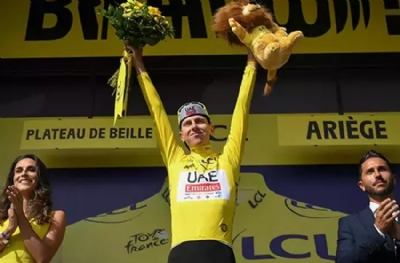 Fransa Bisiklet Turu'nun 15. etabını Tadej Pogacar kazandı 