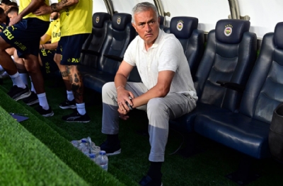 Ve Fenerbahçe'de bir sürpriz daha: Herkes 'gidecek' diyordu! Mourinho'nun 'gizli silahı' oldu