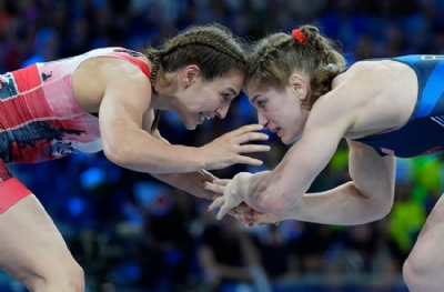 Milli güreşçilerden Paris'te 2 madalya