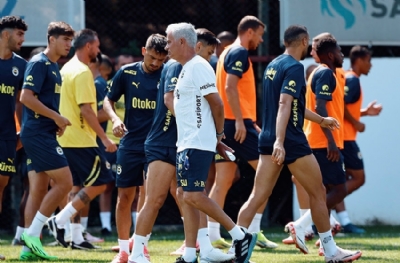 Mourinho'lu Fenerbahçe tur peşinde