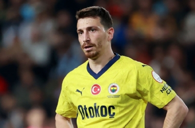 İzmir'de olay bitmemiş! Mert Hakan'ı da tribünde dövmek istemişler