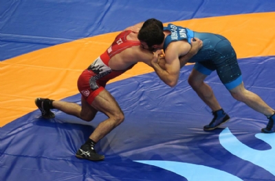 Milli güreşçilerden 3 bronz madalya