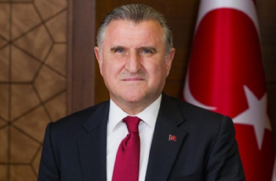 Bakan Bak, Beşiktaş'ı tebrik etti