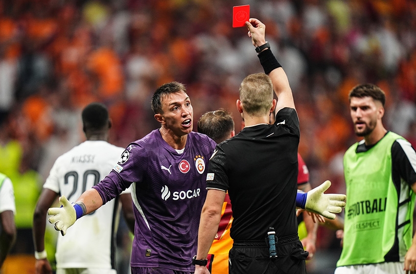  Muslera gol attı diye rakip oyuncuyu tekmeledi! Büyük ceza gündemde