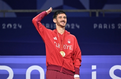 Paris'te ilk altın madalya Mahmut Bozteke'den