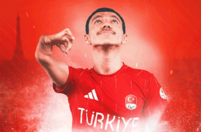 Umut Ünlü Paris'te finalde