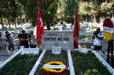 Galatasaray efsane isim Metin Oktay'ı kabri başında andı