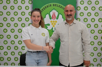 Ayşe Begüm Onbaşı Manisa Büyükşehir Belediyespor'da